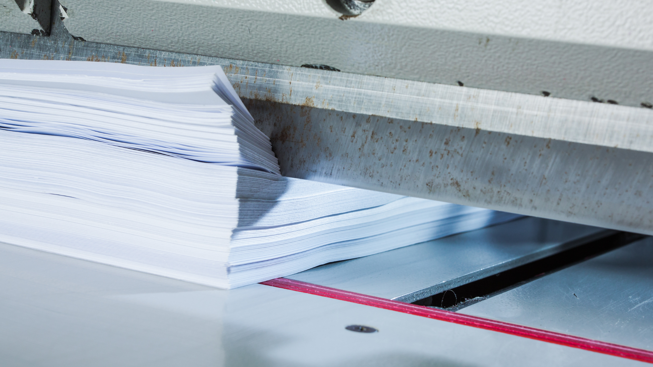  Guillotines vs. Trimmers: Choosing the Right Cutting Tool for Your Needs