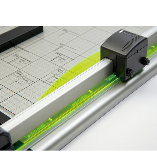 Carl DC230N trimmer cutting guide close-up with luminous ABS pressing guide