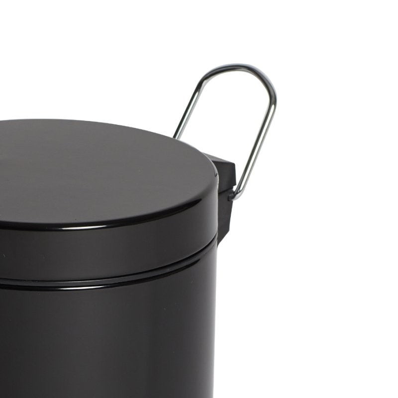 Close view of the gloss black lid of the Compass pedal bin with the curved metal carry handle at the back