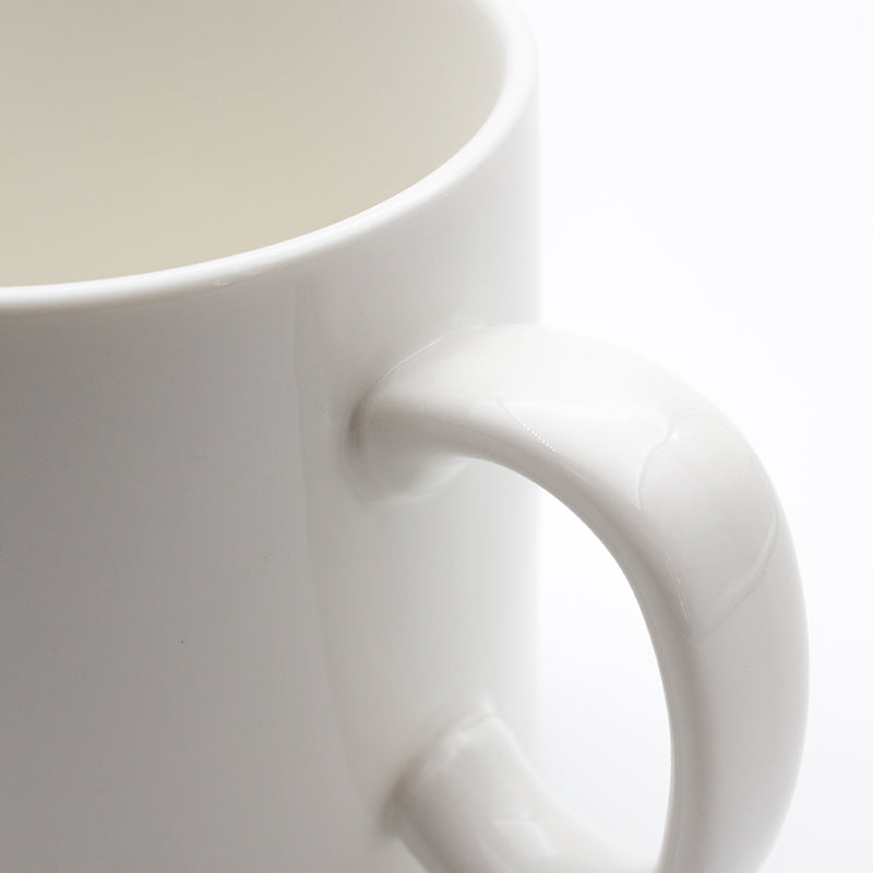 Close-up of the rounded loop handle on a white Connoisseur A-La-Carte mug