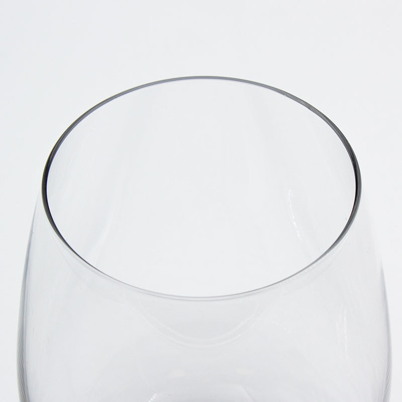 Close-up looking down at the thin rim of the Berlin stemless wine glass