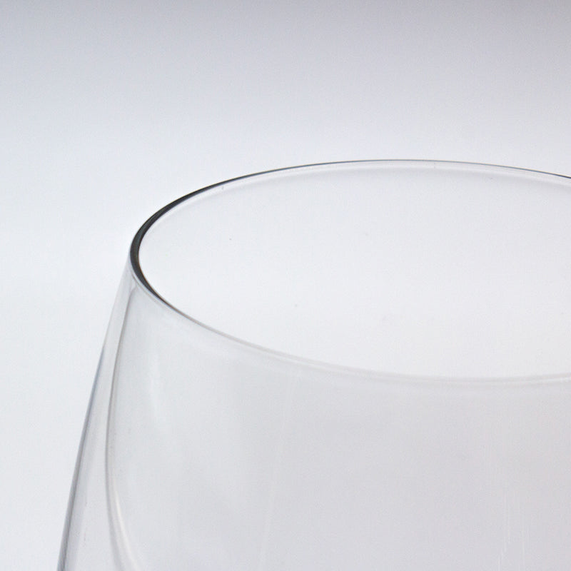 Close-up of the curved rim and upper bowl of the Berlin stemless glass