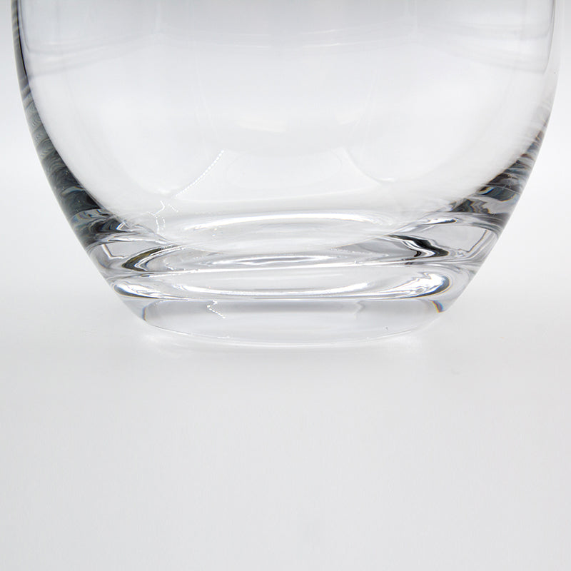 Close-up of the lower bowl and heavy base of the Connoisseur Berlin stemless glass