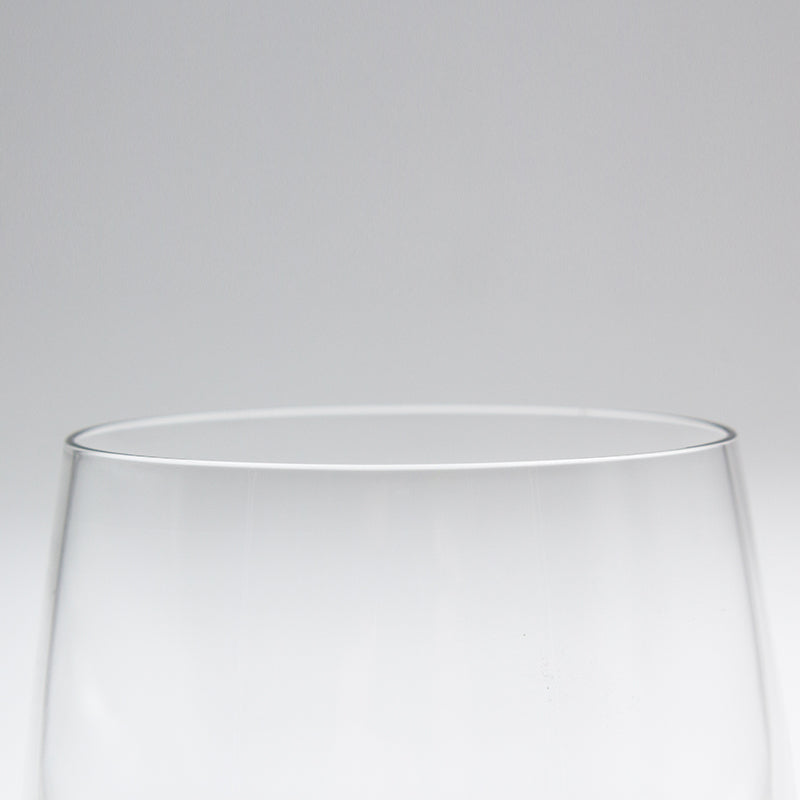 Side-on close-up of the tumbler rim against a grey background