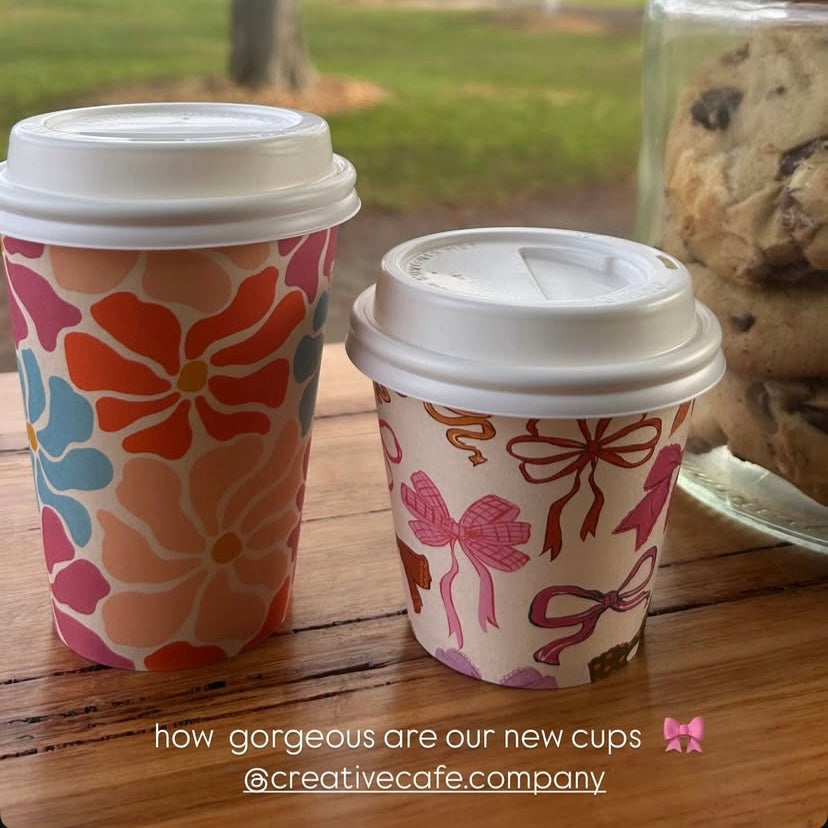 Takeaway coffee cup fitted with the matching white PP hot lid, ready to serve