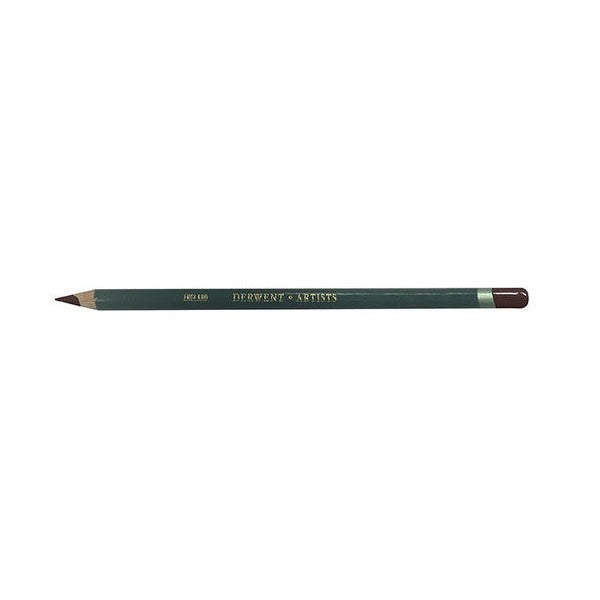 Second photo of the Derwent Artists Burnt Carmine pencil lying flat, showing the sharpened point, gold lettering along the dark green barrel and the colour-dipped end