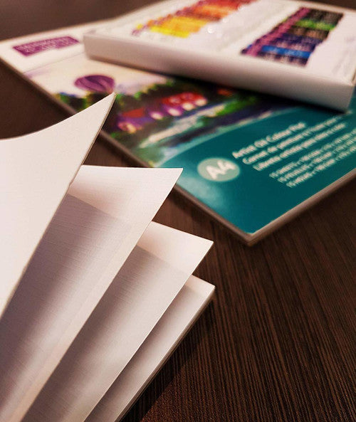 Derwent Academy Oil Colour Pad A4 Portrait 15 Sheets Box of 5. Close-up of 190gsm acid-free textured paper surface in Derwent Academy Oil Colour Pad.
