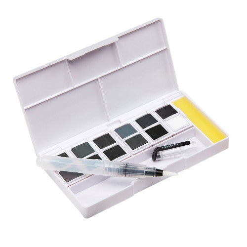 Derwent Academy Tinted Charcoal Paint Pan Set Pack of 6. Artist using Derwent Academy tinted charcoal pans to create a watercolour-style sketch.