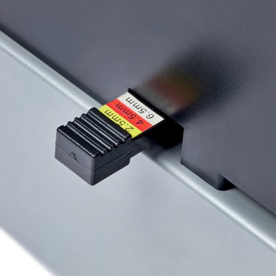 Close view of the margin selector on the GBC CombBind CB25 Pro labelled 2.5mm, 4.5mm and 6.5mm