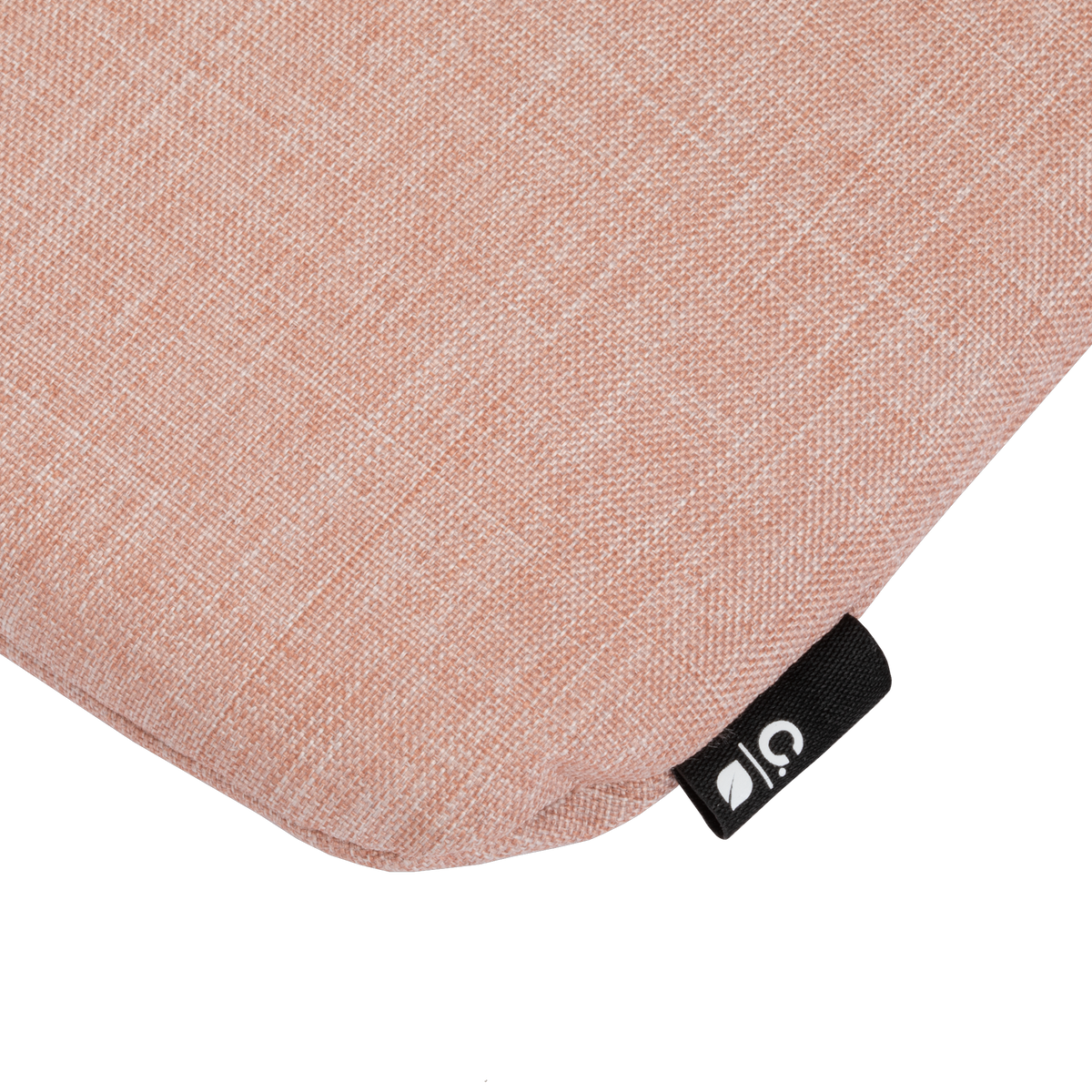 Incase Carry Zip Sleeve for 13-inch laptops in Blush Pink, close-up of a corner with the Incase label on the heathered pink fabric