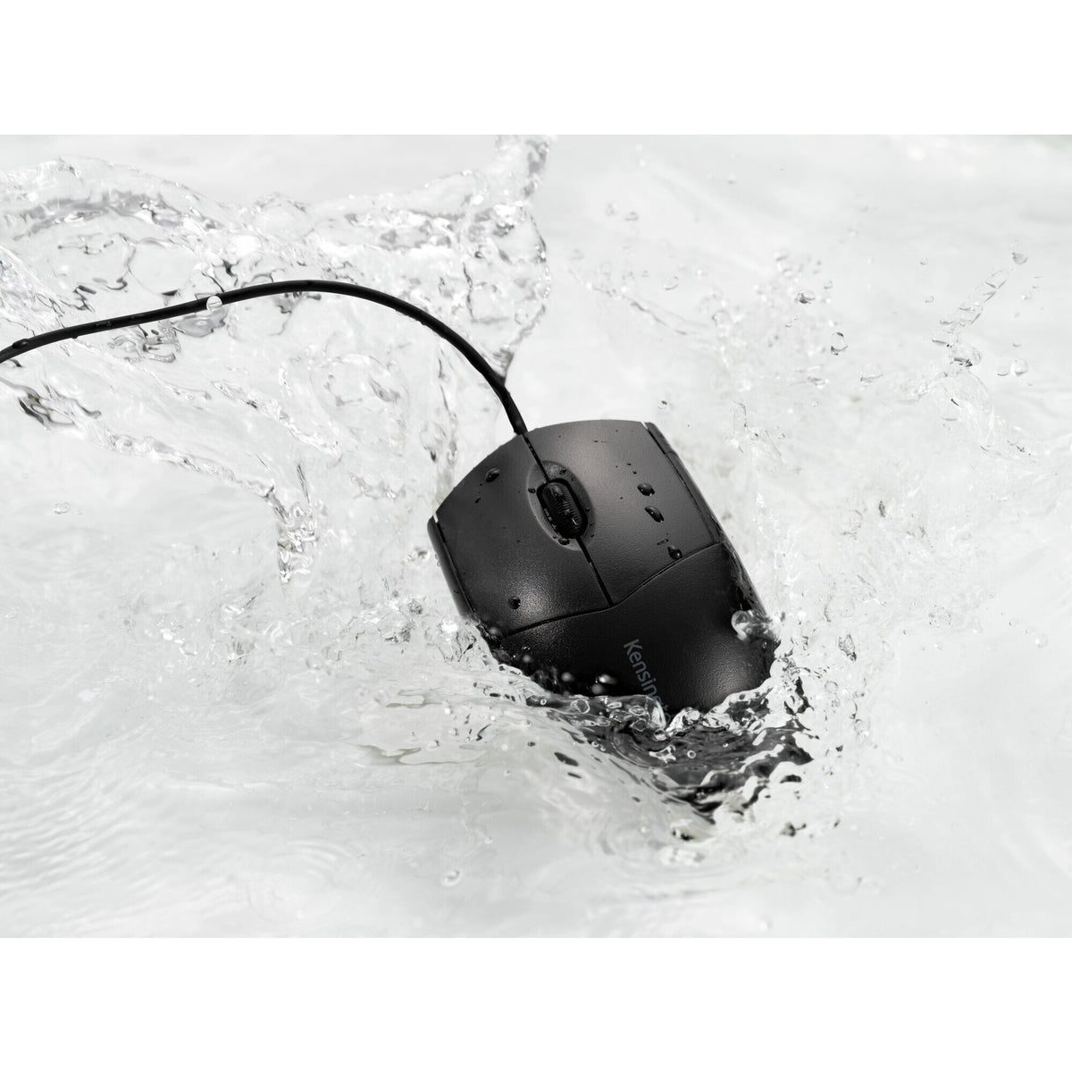 Kensington Pro Fit washable wired mouse splashing into clear water to show its washable IP67 design