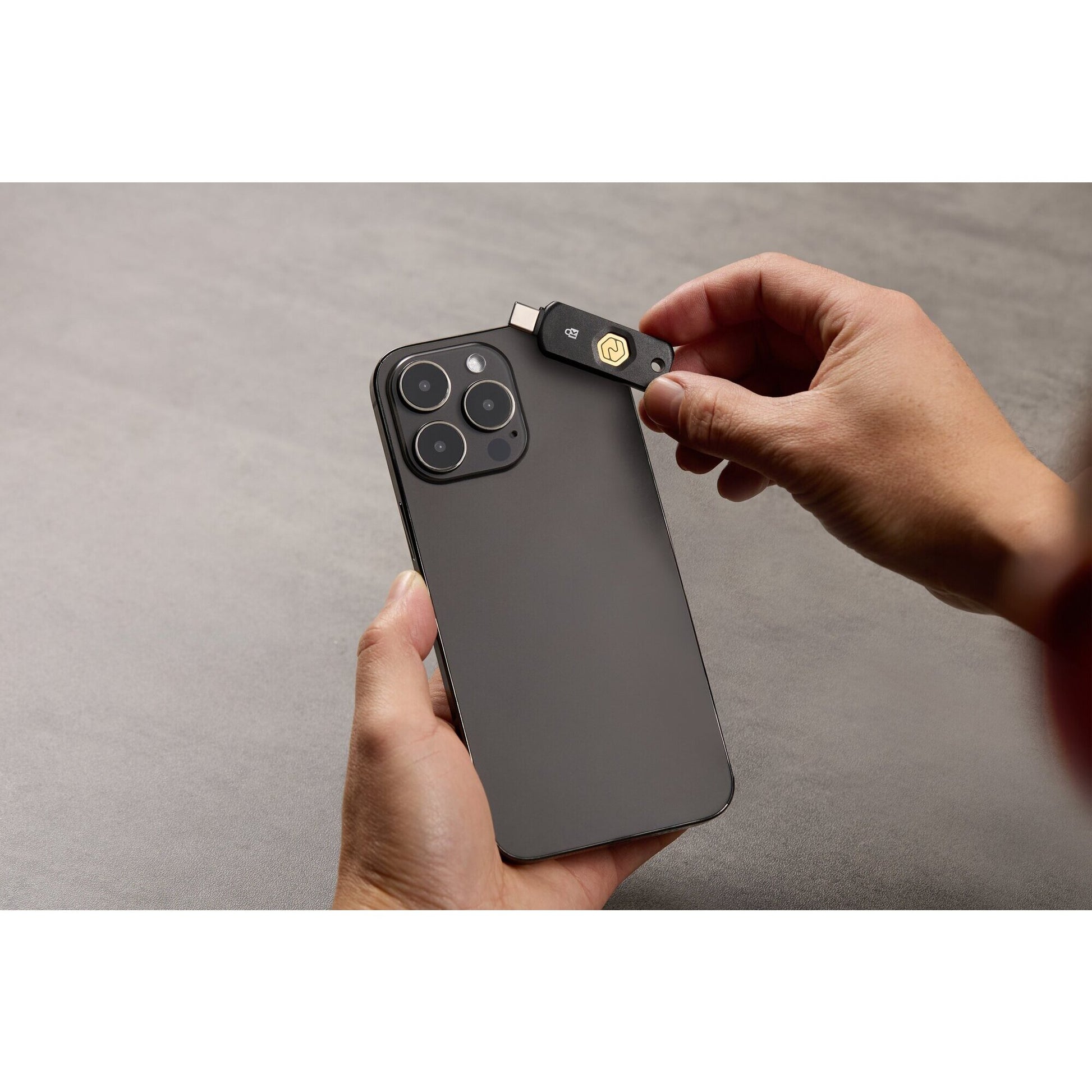 Kensington VeriMark NFC Plus USB-C Security Key-17