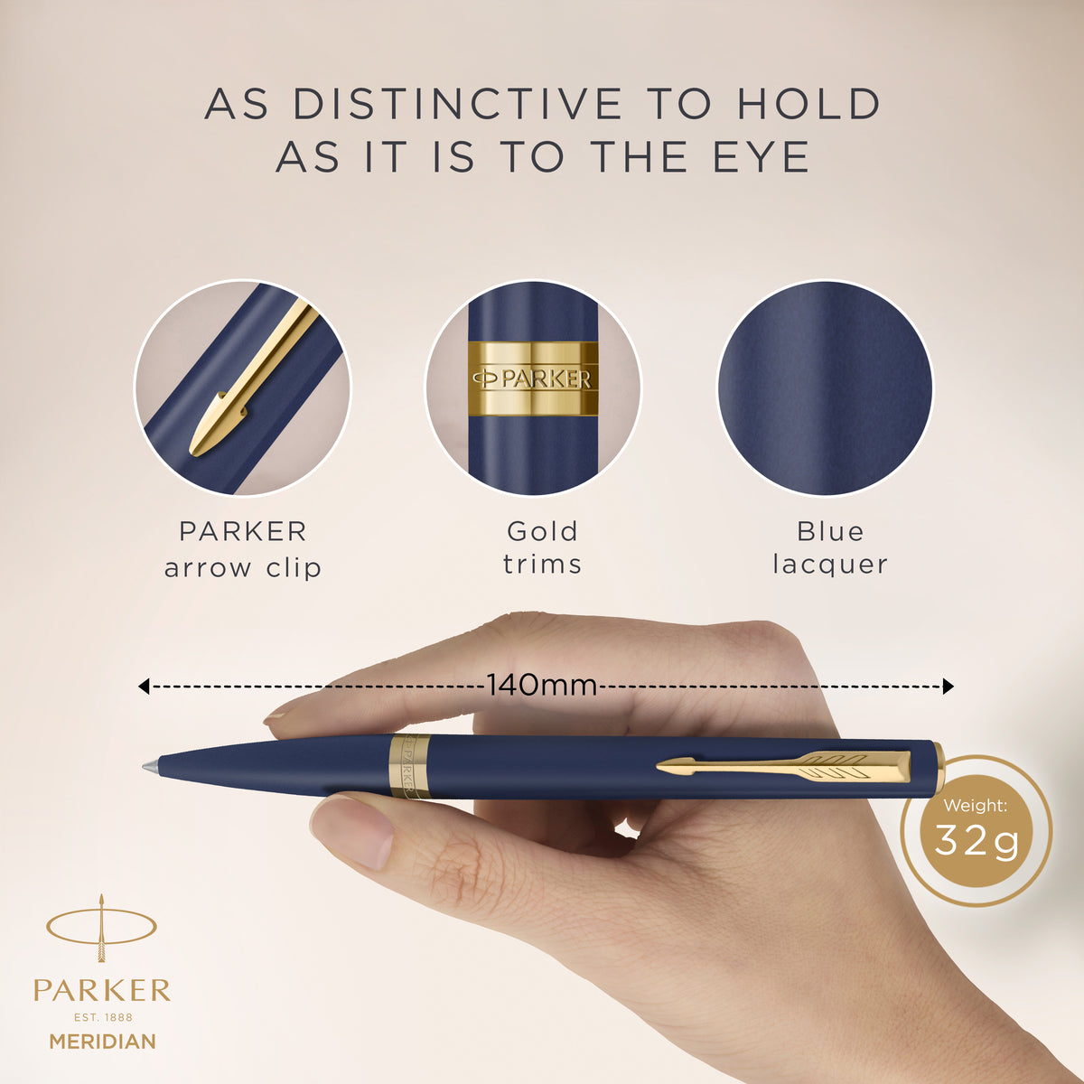Hand holding the blue Meridian ballpoint with close-ups of the PARKER arrow clip, gold trims and blue lacquer, marked 140 mm long and 32 g