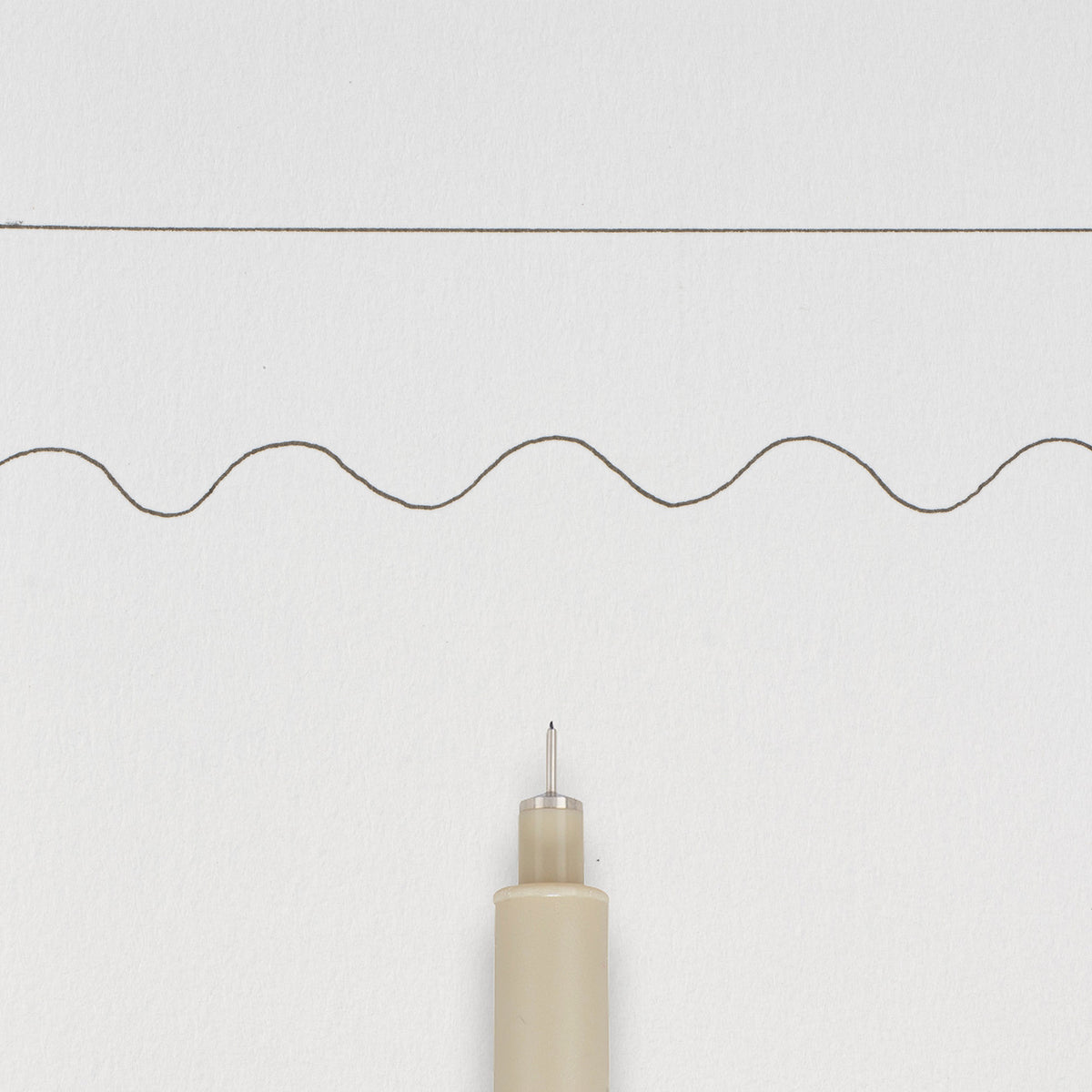 Sakura Pigma Micron 003 Black: needle tip below a straight and a wavy 0.15mm test line drawn on white paper