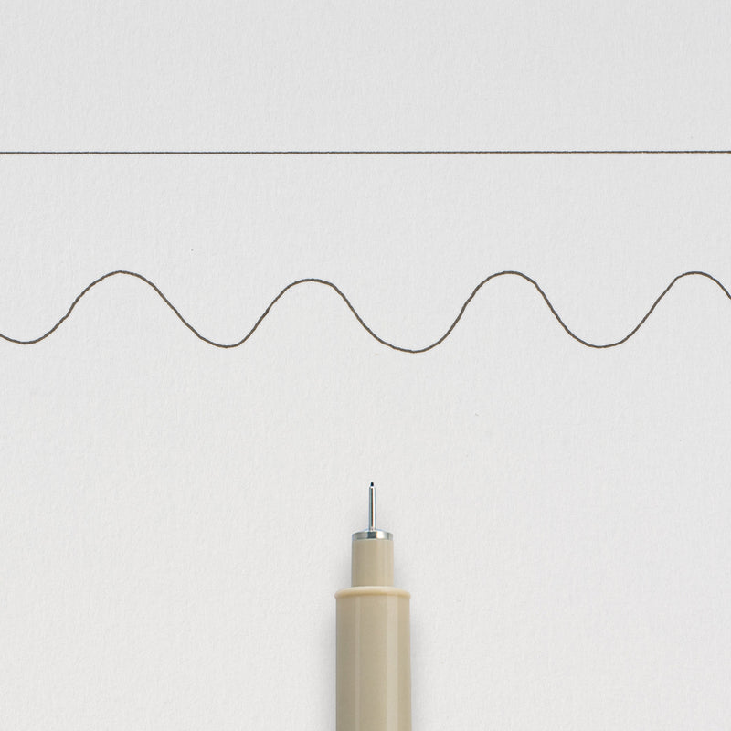 Sakura Pigma Micron 005 Black: needle tip below a straight and a wavy 0.20mm test line drawn on white paper