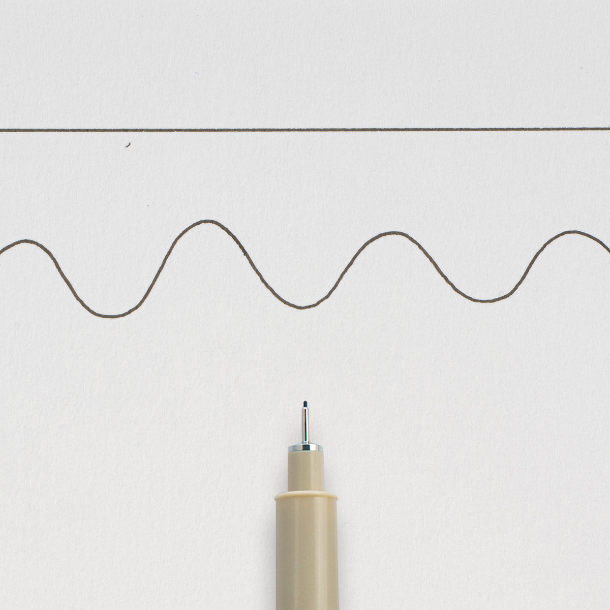 Sakura Pigma Micron 01 Black: needle tip below a straight and a wavy 0.25mm test line drawn on white paper