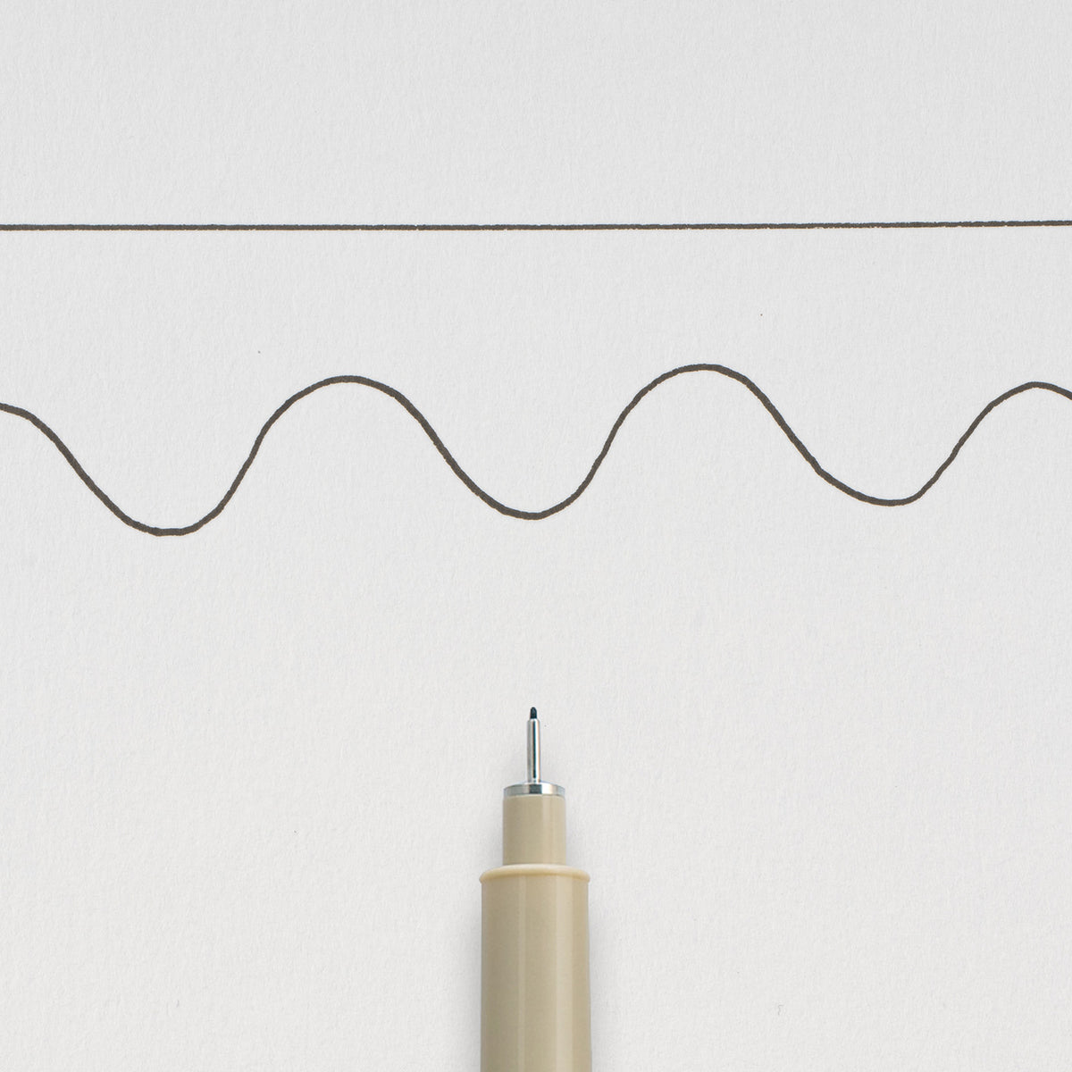 Sakura Pigma Micron 02 Black: needle tip below a straight and a wavy 0.30mm test line drawn on white paper