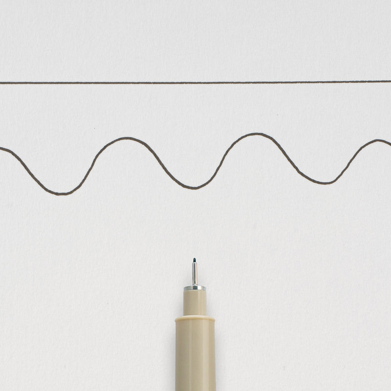 Sakura Pigma Micron 02 Black: needle tip below a straight and a wavy 0.30mm test line drawn on white paper