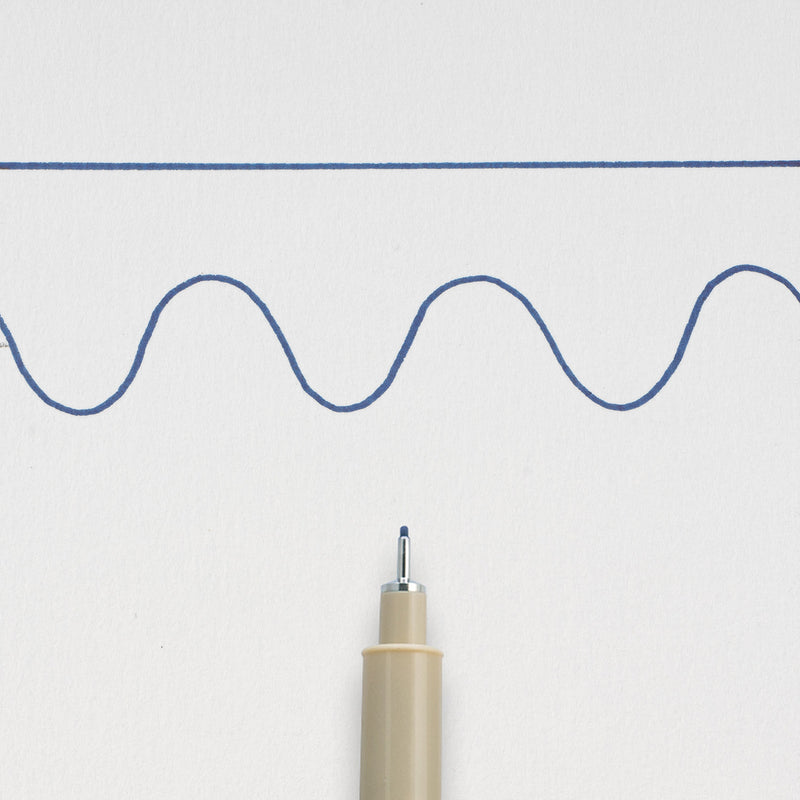 Sakura Pigma Micron 05 Blue Black: needle tip below a straight and a wavy 0.45mm test line drawn on white paper