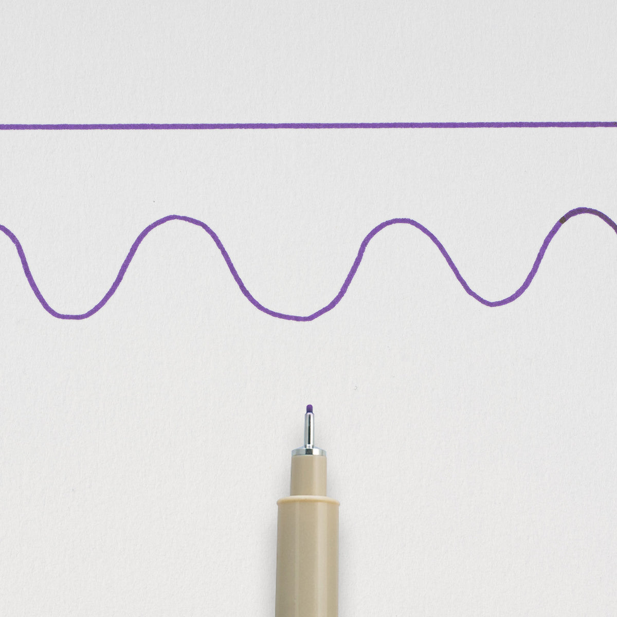 Sakura Pigma Micron 05 Purple: needle tip below a straight and a wavy 0.45mm test line drawn on white paper