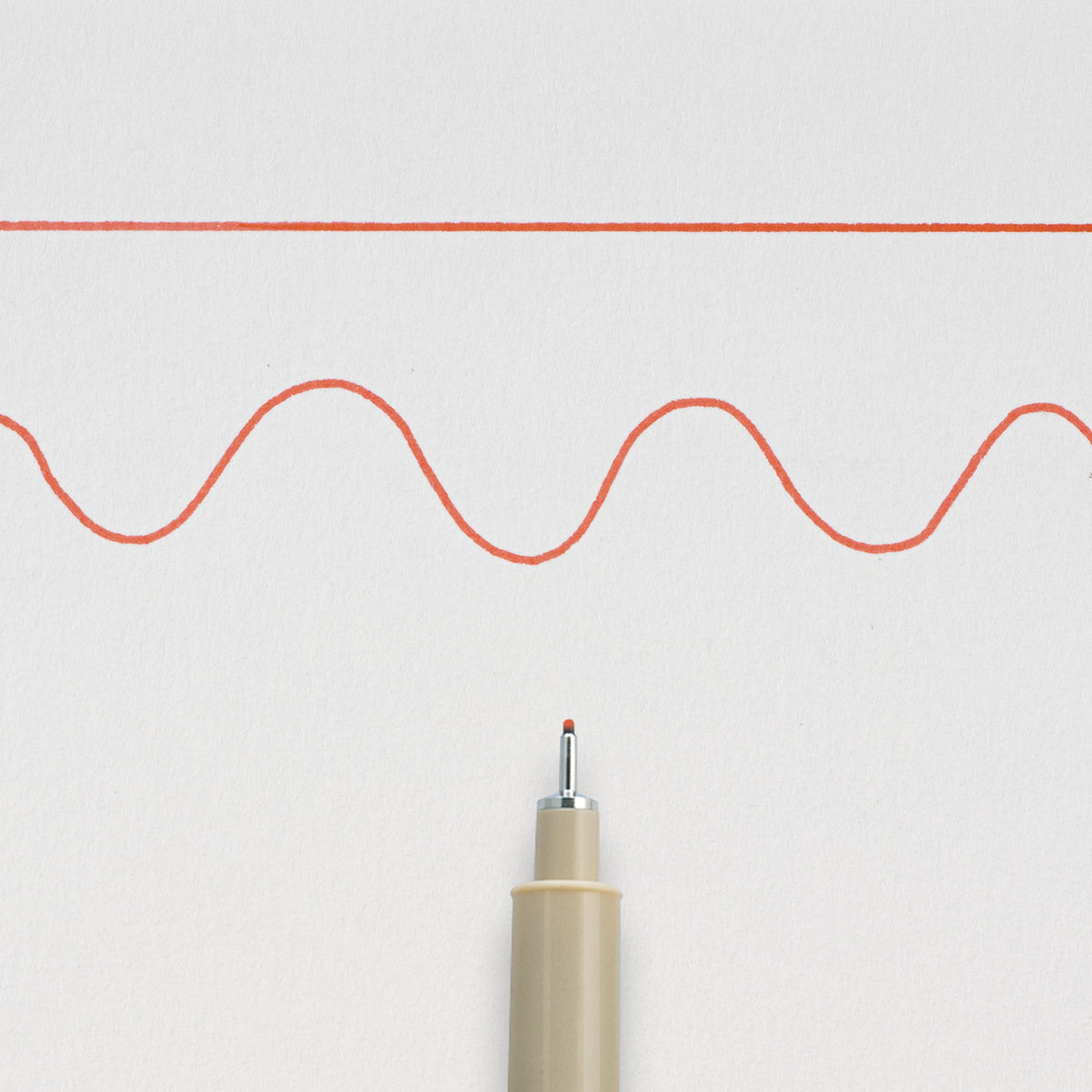 Sakura Pigma Micron 05 Red: needle tip below a straight and a wavy 0.45mm test line drawn on white paper