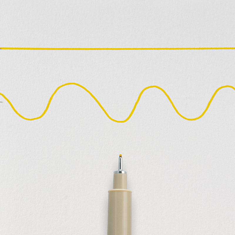 Sakura Pigma Micron 05 Yellow: needle tip below a straight and a wavy 0.45mm test line drawn on white paper