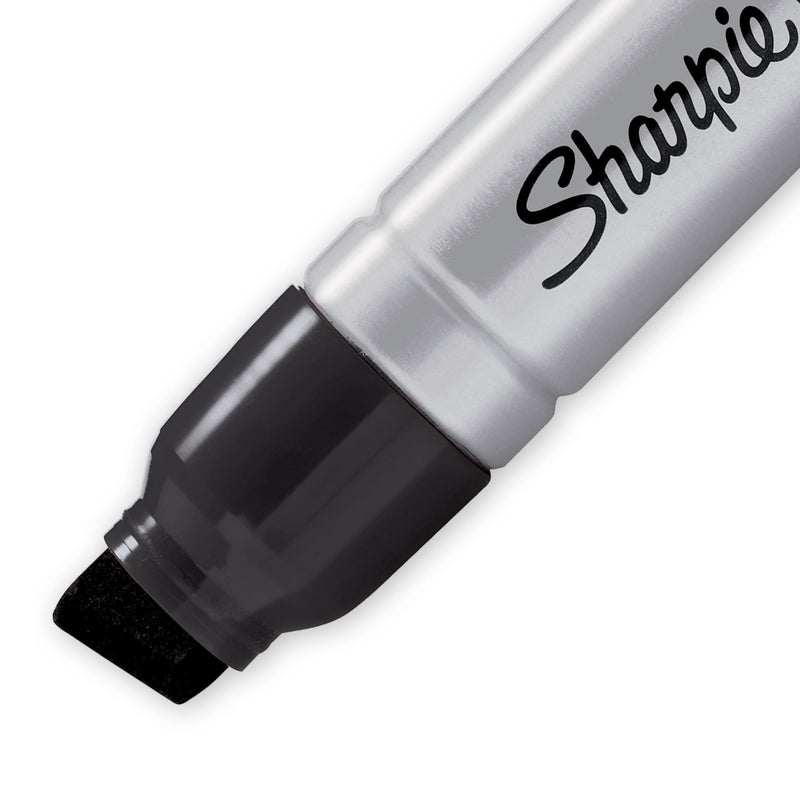 Close-up of the oversized felt chisel tip of the Sharpie Magnum permanent marker.