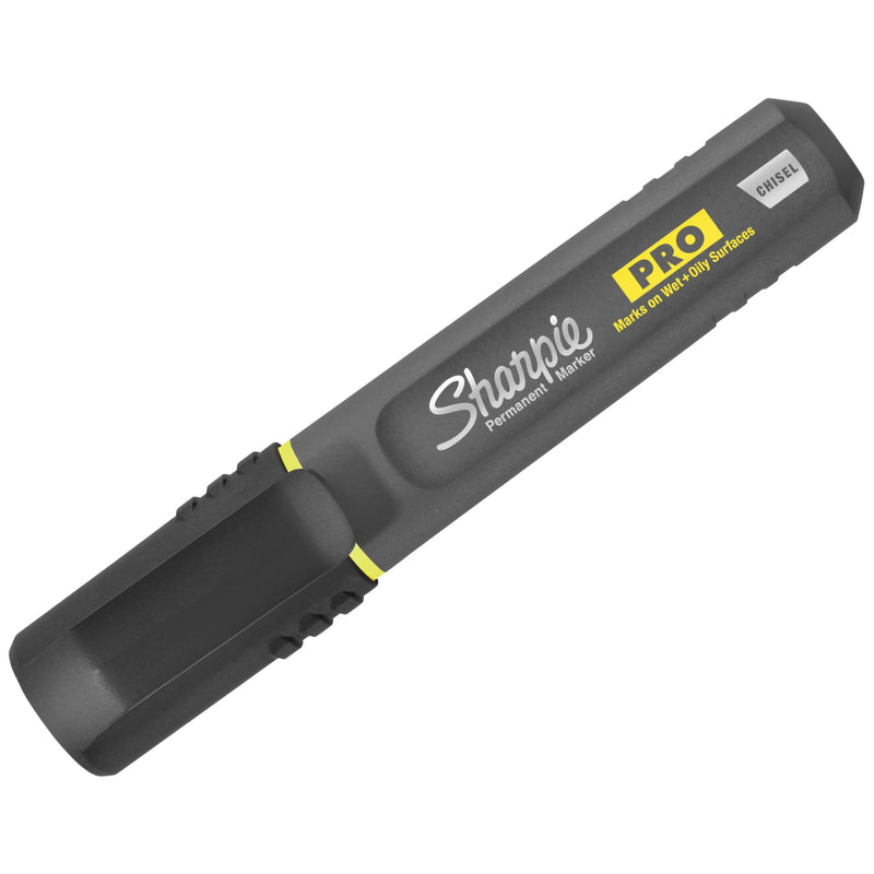 Single Sharpie PRO chisel marker, capped, on a white background, barrel printed PRO, Marks on wet and oily surfaces, CHISEL.