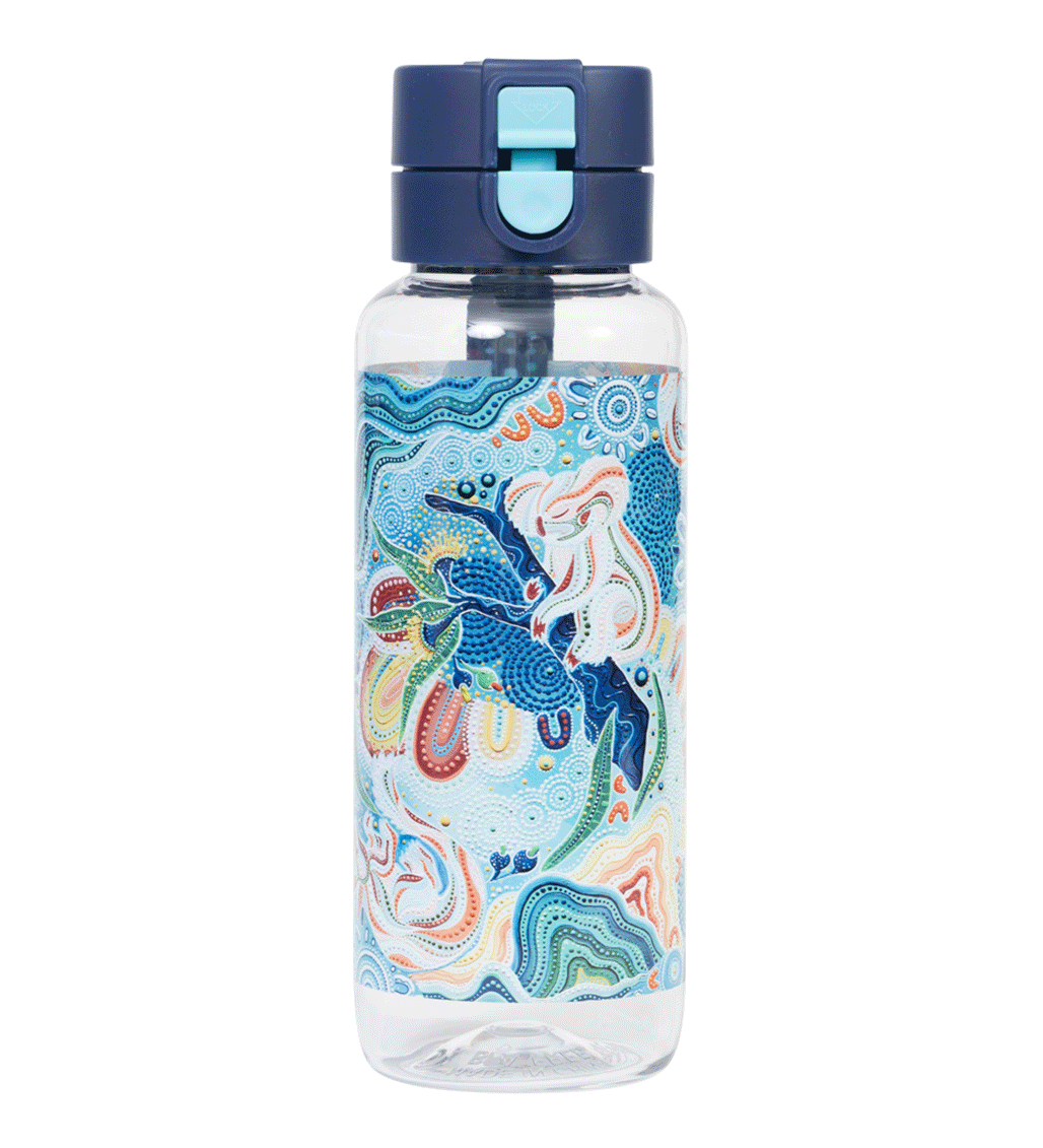 Spencil Wani-Wani Watina Big Water Bottle 650ml, front view with the lid closed, Wani-Wani Watina artwork in blues, cream and coral, navy lid with light blue clip