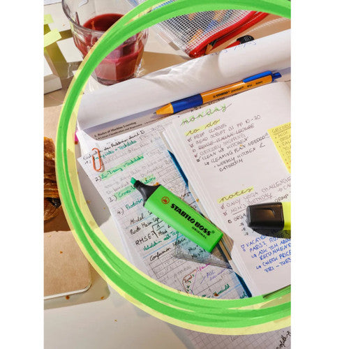 Stabilo Boss Original highlighter uncapped showing dual-tip 2mm and 5mm line widths