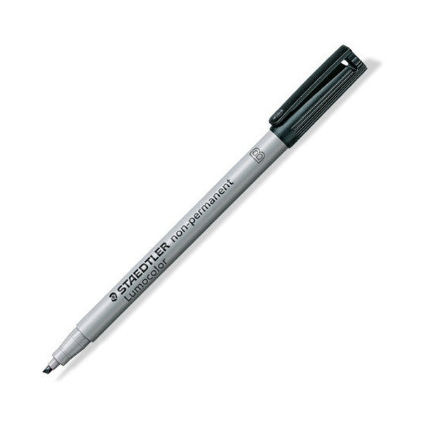 Black Staedtler Lumocolor non-permanent 312 broad pen at an angle with the cap on, grey barrel with a B on the end and a wedge shaped tip