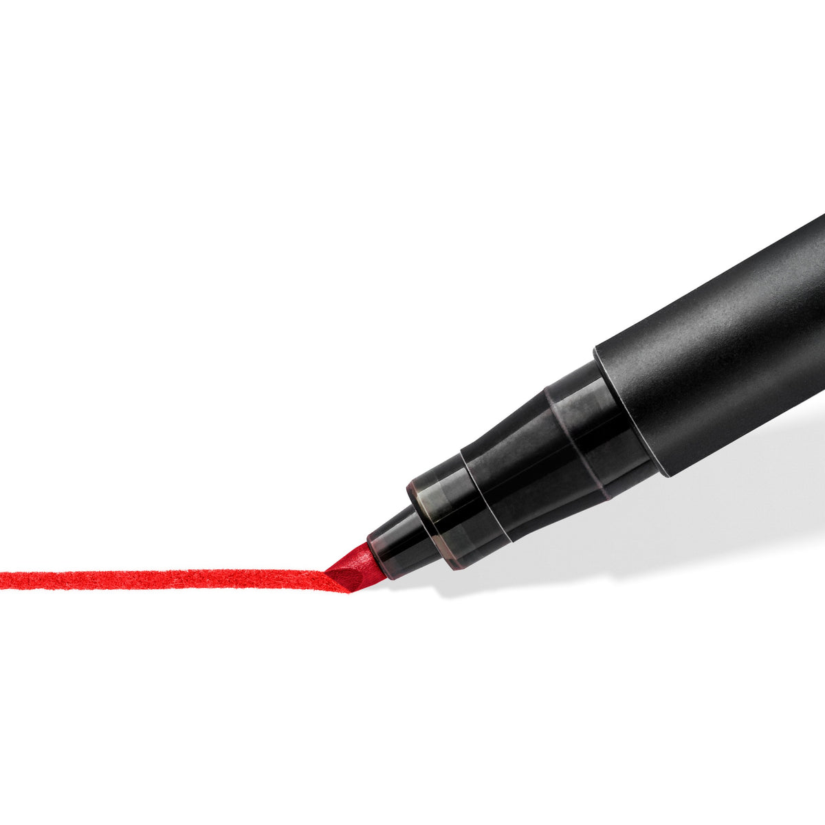 Close-up of the 314 broad wedge tip drawing a thick red line, range photo