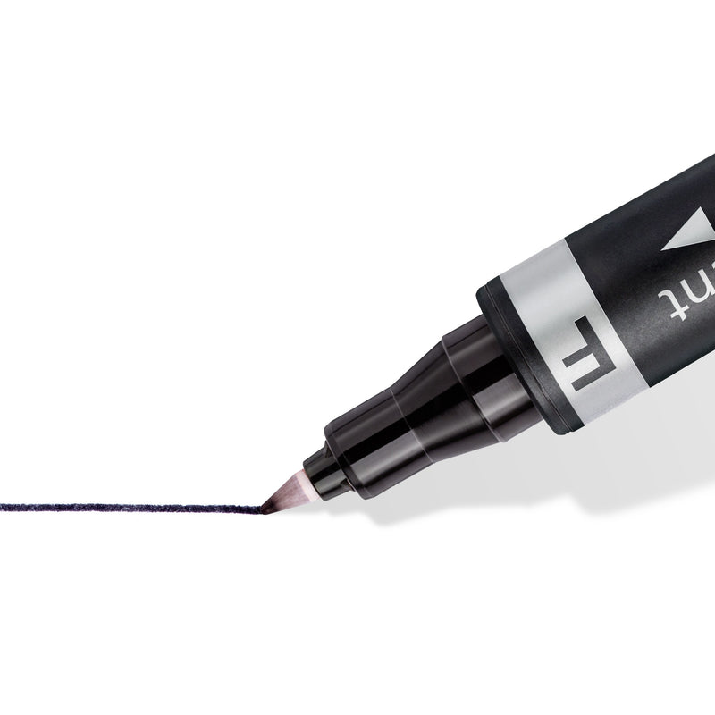 Close-up from the range of a Lumocolor duo fine tip drawing a thin line