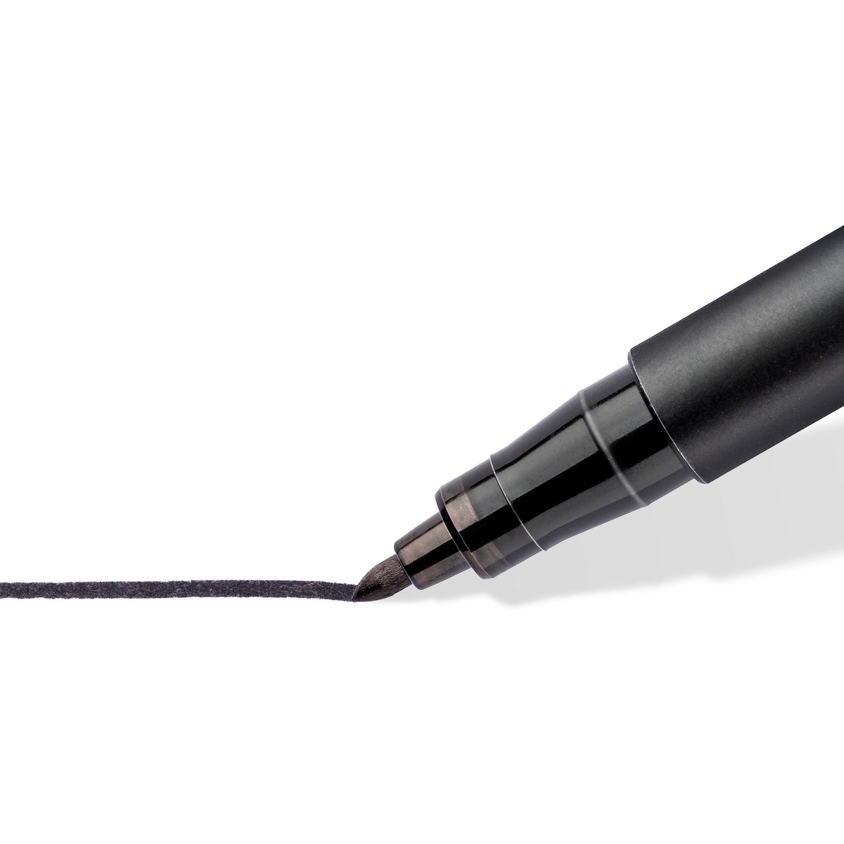 Close-up of the black 317 medium tip drawing a dark line on white