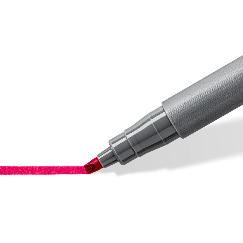 Close-up of a Staedtler 375 calligraphy chisel tip laying a flat band of ink, taken by Staedtler with the bordeaux red pen