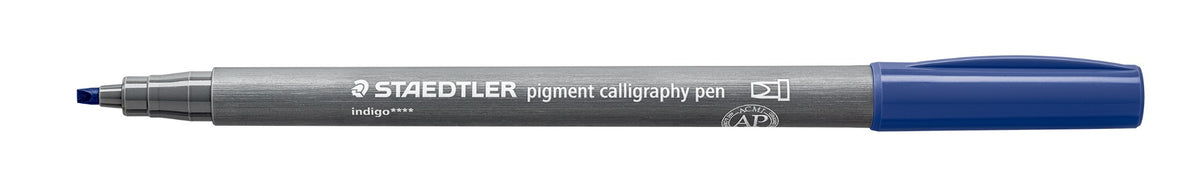 Staedtler 375-36 calligraphy pen side view without cap on the tip, indigo cap posted and barrel printed indigo blue