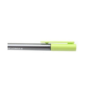 Close-up of the capped end of an earlier silver barrel triplus fineliner with its lime green cap and clip