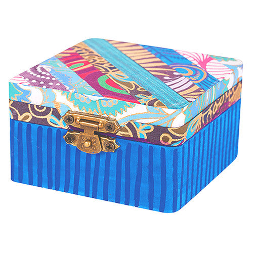 Zart mini square wooden jewellery box with lid open, displaying the two metal hinges