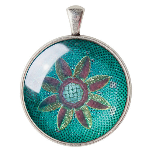 Zart silver pendant settings displayed in a spread-out arrangement