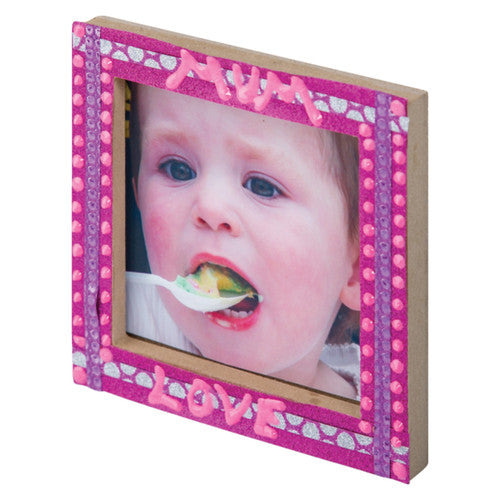 Zart wooden frame with 7.5x7.5cm photo aperture detail