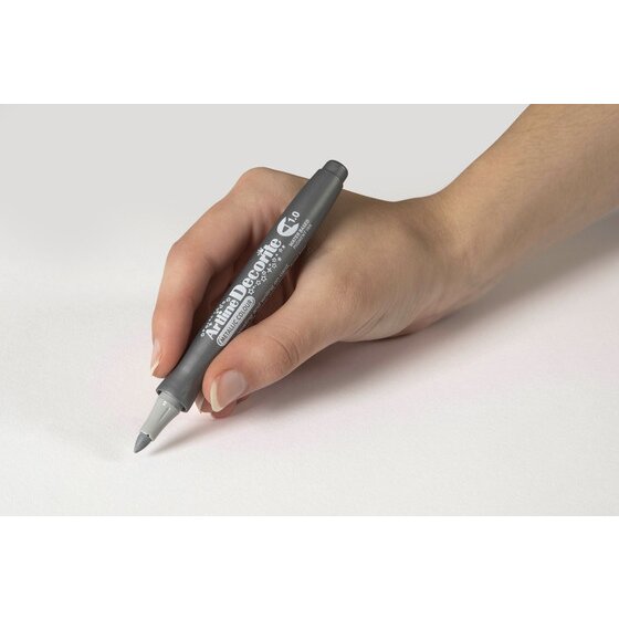 Hand writing with an Artline Decorite 1.0mm Metallic Silver marker