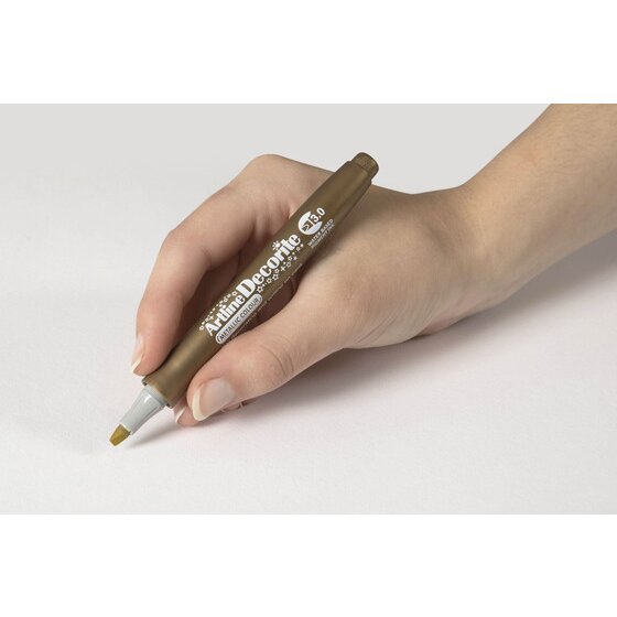 Hand writing with an Artline Decorite 3.0mm Metallic Gold marker
