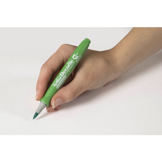 Hand writing with an Artline Decorite Brush Metallic Green marker