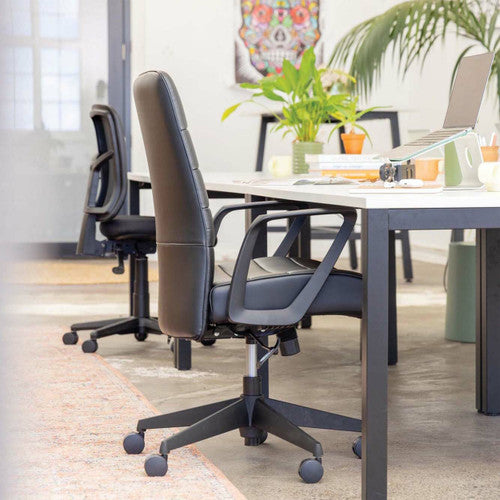 Mondo Plato Chair with Arms Leather Black