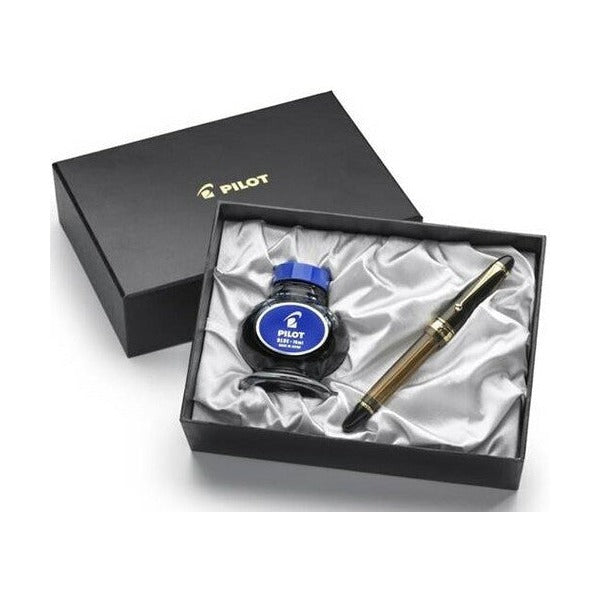 Pilot Custom 823 Fountain Pen Black Barrel 14K Gold Broad Nib – view 4