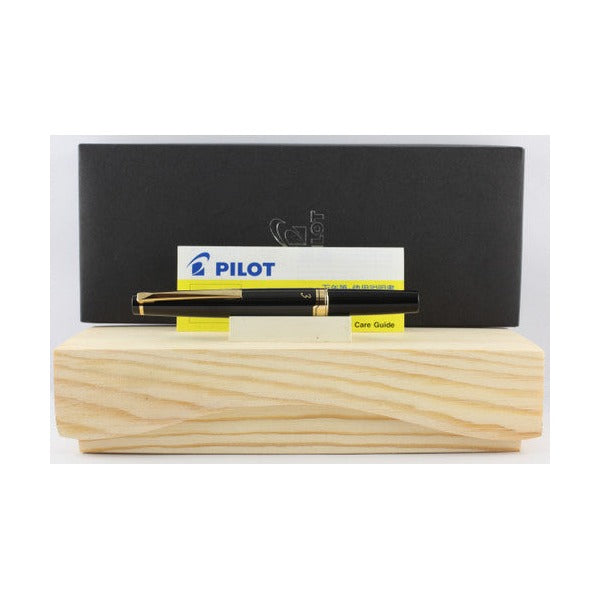 Pilot E95S Fountain Pen Black 14K Gold Medium Nib – view 6