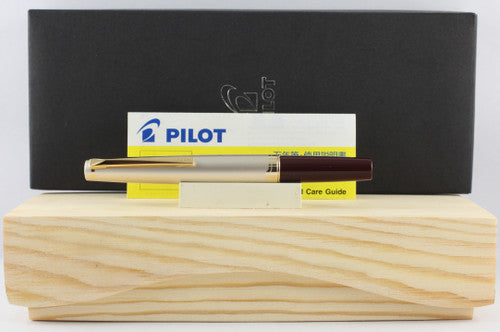 Pilot E95S Fountain Pen Deep Red 14K Gold Medium Nib – view 6