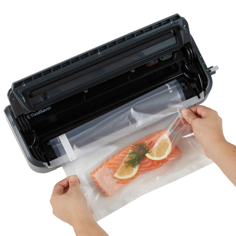 FoodSaver VS4500 vacuum sealer in use